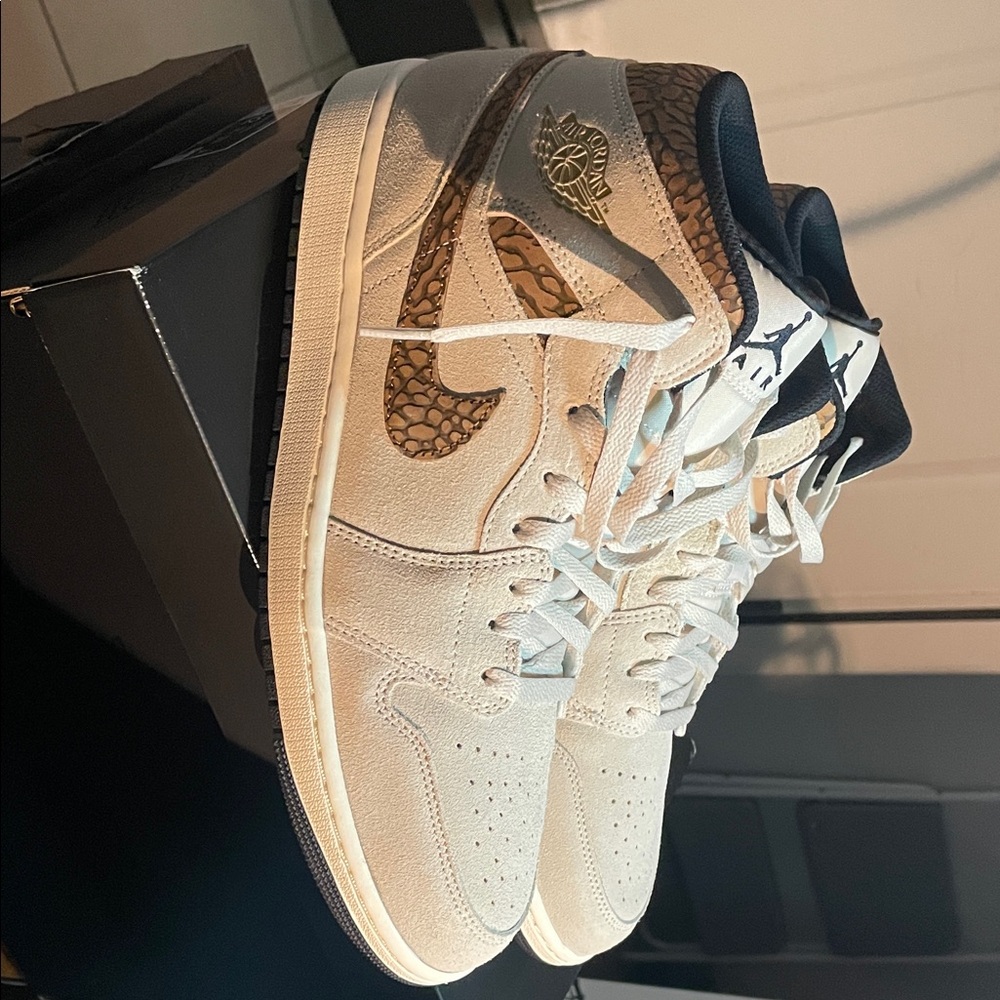 Jordan 1 Mid SE in Metallic Gold and Orewood Brown
